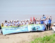 MCD hands with youths of Nam Dinh, Thai Binh, Hai Phong and Khanh Hoa action for “Clean Ocean, Green Future”